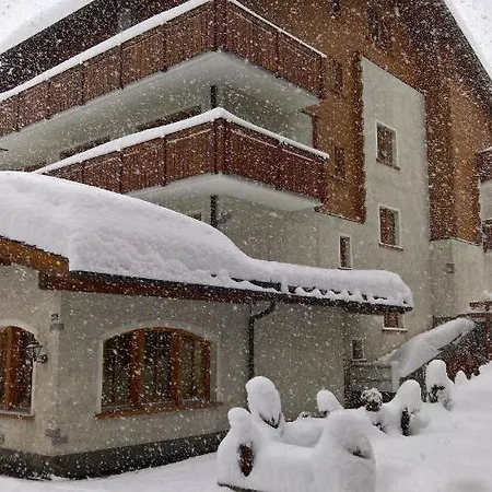 Swiss Apartment *